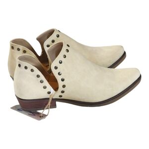 Seven Antonio Bootie 2035 White Studded Western Ankle Boots Size 9